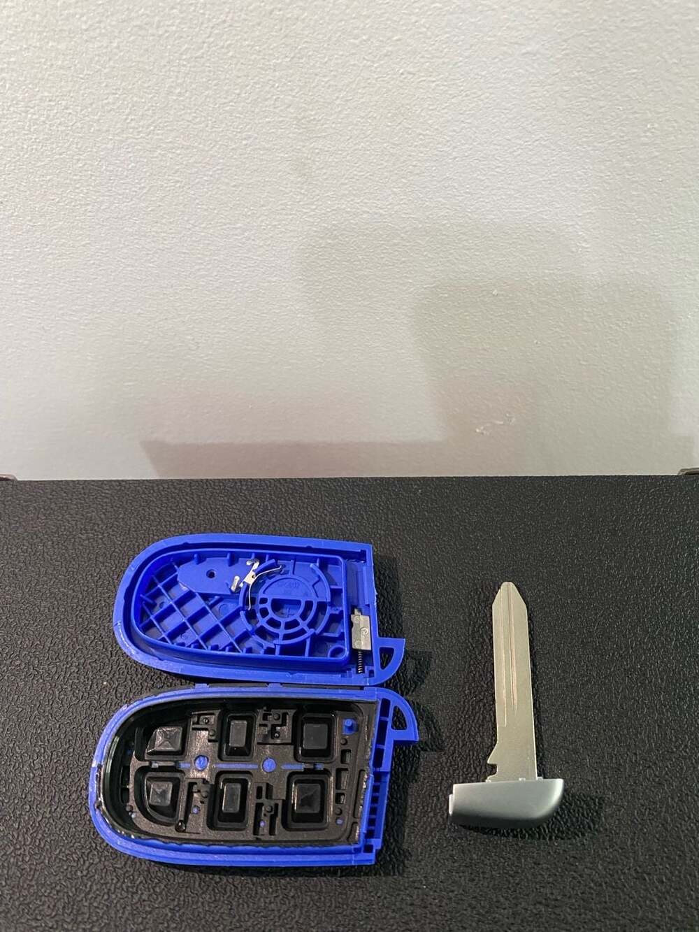 Dodge R/T Key Shell (Blue SUV) - Picture 3 of 6